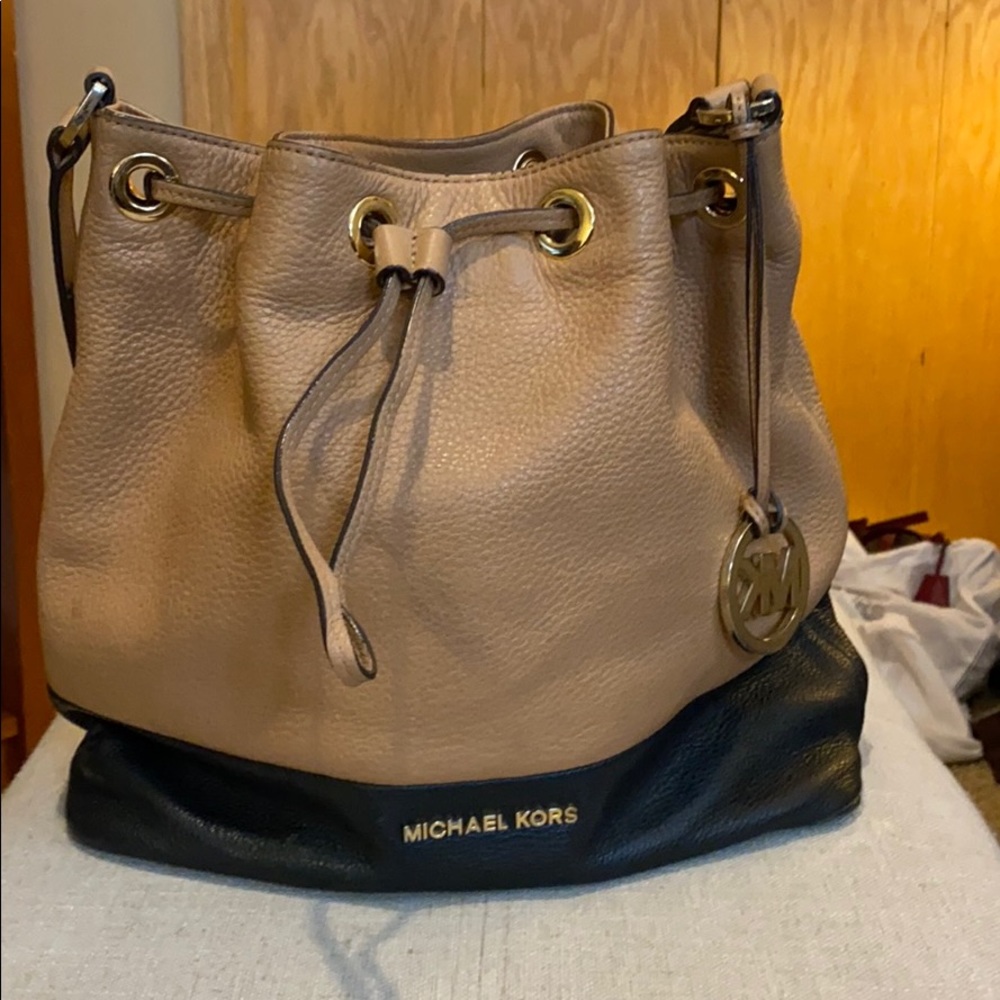 Michael Kors Jules Drawstring Bucket Bag